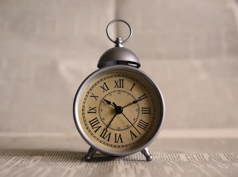 Scheduling background tasks in Play with Scala